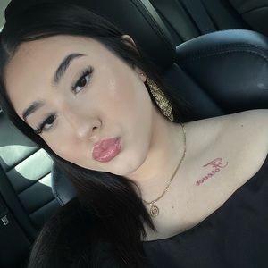 Meet your Posher, Izabella